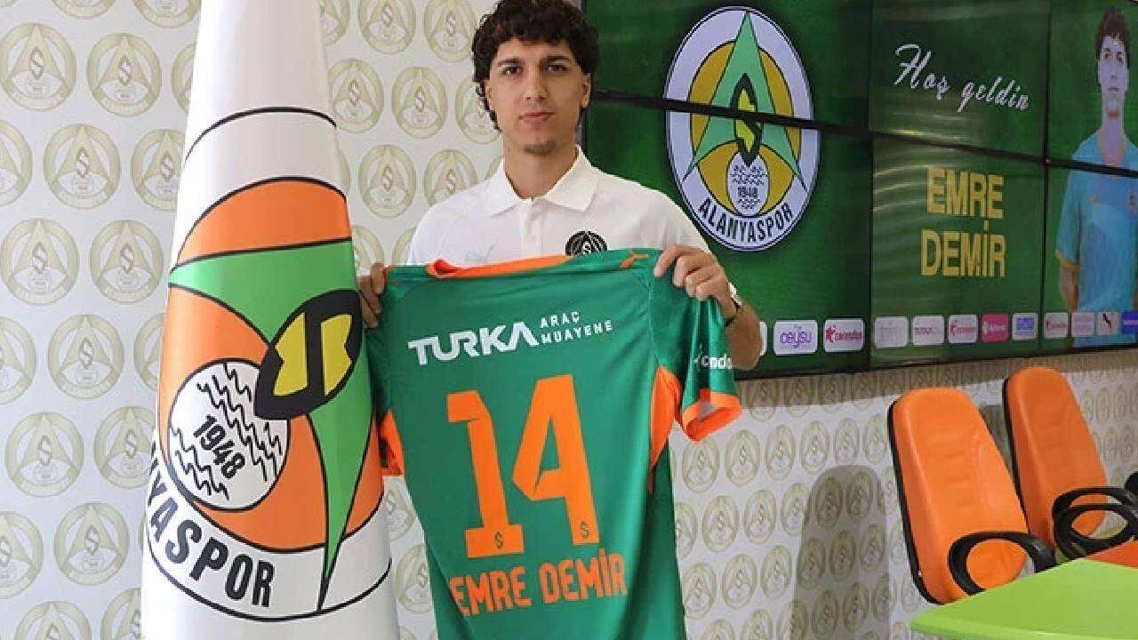 Fenerbahçe'de yaprak dökümü: İsmail Kartal gözünü yaşına bakmadı! 22 yaşındaki yıldız isim Süper Lig devine imzayı attı 5